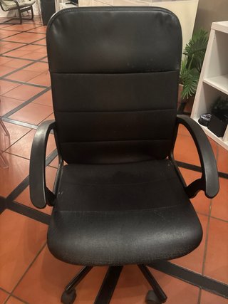 Silla de oficina con ruedas