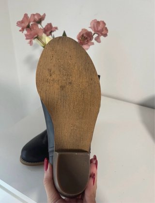 Botas de tacón negras y marrones