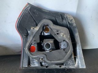 Piloto trasero derecho toyota corolla (e12) 56025