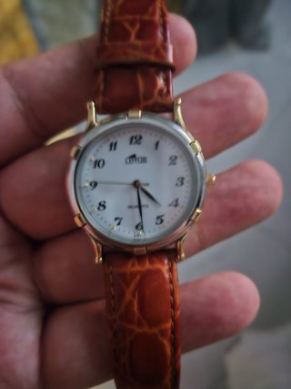 Reloj Lotus Dorado y Marrón