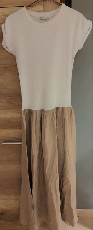 Blazer polipiel Bershka y vestido Zara