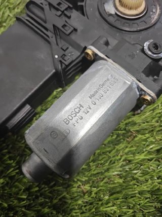 Volkswagen 0130821695 motor elevalunas passat