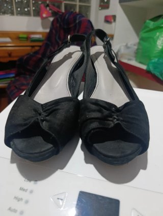 Sandalias de cuña negras