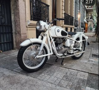 BMW Clásica Blanca Naked