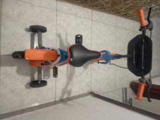 Bicicleta infantil azul y naranja