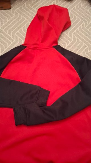 Sudadera roja y negra Mujer. Sin estrenar.