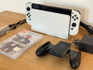 Nintendo Switch OLED Bianca + FIFA 23
