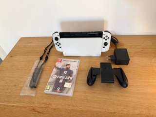 Nintendo Switch OLED Bianca + FIFA 23