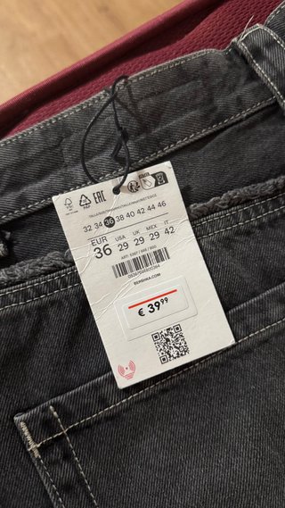 Pantalón Bershka gris desgastado