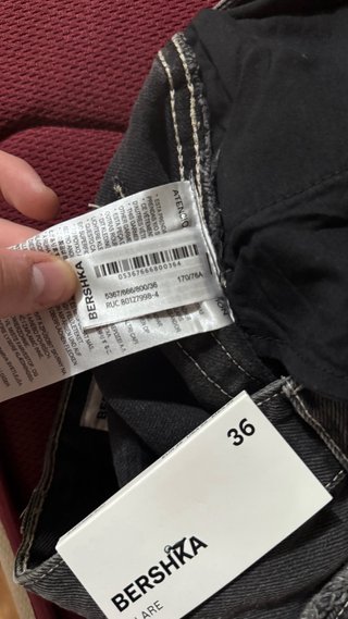 Pantalón Bershka gris desgastado
