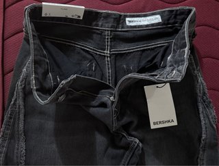 Pantalón Bershka gris desgastado