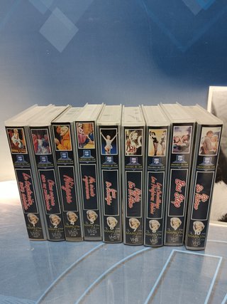 9 vhs, Películas de MARILYN  MONROE + foto del actor enmarcada