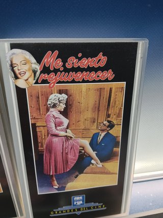 9 vhs, Películas de MARILYN  MONROE + foto del actor enmarcada