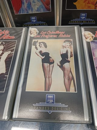 9 vhs, Películas de MARILYN  MONROE + foto del actor enmarcada