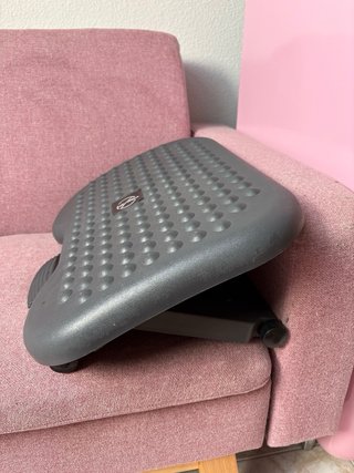 Reposapiés ajustable para oficina