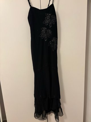 Vestido largo negro con lentejuelas