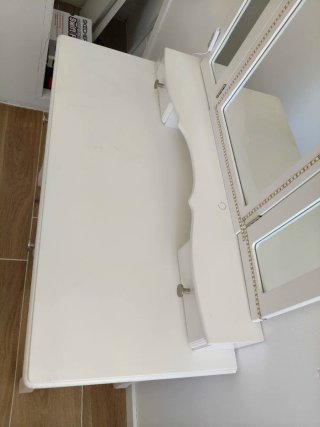 Tocador de madera blanco