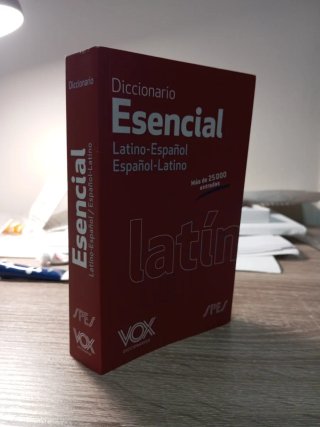 Diccionario esencial latino-español, español-la...