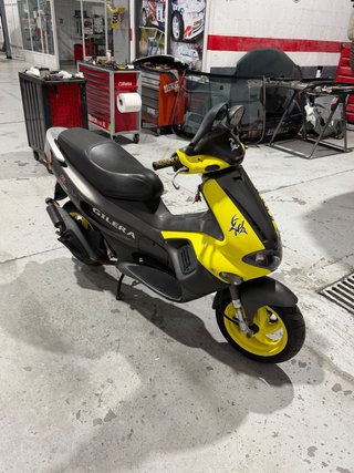 Gilera Runner 50 Scooter Negra y Amarilla