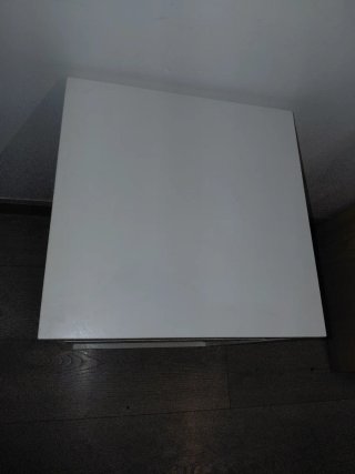 Mesita de noche Ikea con ruedas