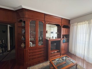 Mueble de madera de cerezo