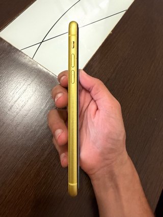 iPhone Apple amarillo