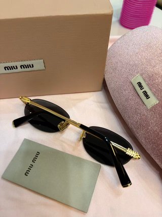 Occhiali da sole Miu Miu ovali dorati