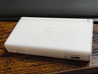 Nintendo DS Lite bianca (Funziona con caricatore)