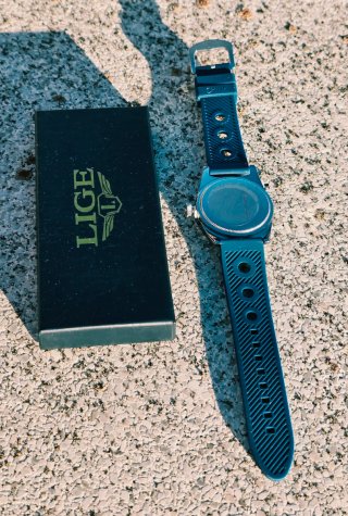 Reloj LIGE azul correa perforada nuevo