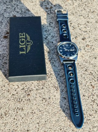Reloj LIGE azul correa perforada nuevo