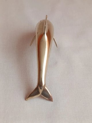 Figura de delfín en bronce