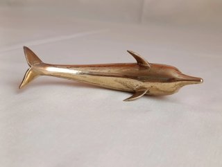 Figura de delfín en bronce