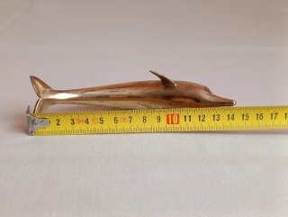 Figura de delfín en bronce