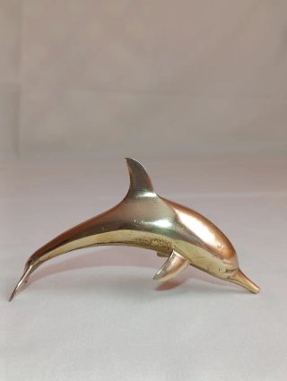 Figura de delfín en bronce