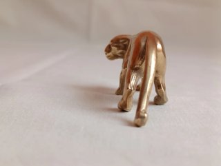 Figura felino en bronce