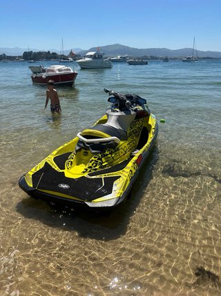 Moto de agua Sea-Doo RXP-X 300 RS Amarilla