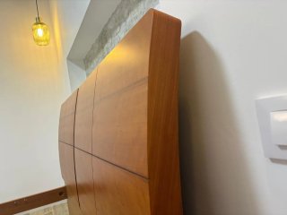 Muebles Cabecero y patas, 2 mesitas , comoda.