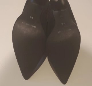 Botines negros con tachuelas