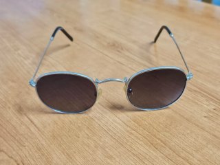 Gafas de sol plateadas y marrones