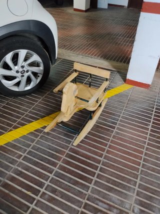 Caballito de madera para niño sin restaurar