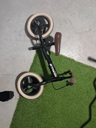 Bici de equilibrio Btwin negra