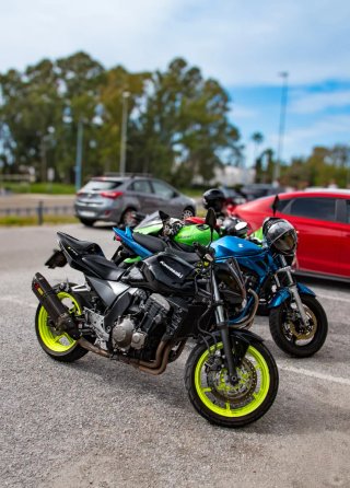 Kawasaki Z750 Naked Negra y Amarillo fluor 2006