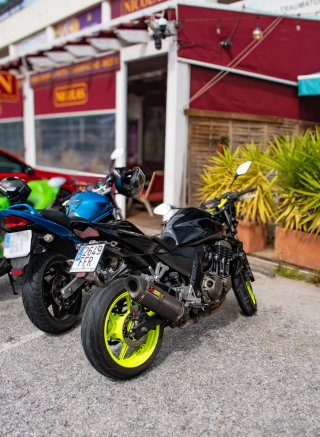 Kawasaki Z750 Naked Negra y Amarillo fluor 2006