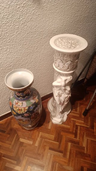 Dos jarrones grandes de cerámica