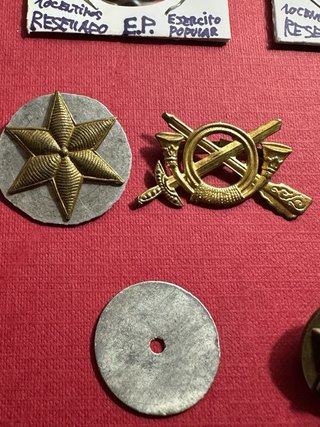Lote monedas y insignias Guerra Civil FAI CNT EP..
