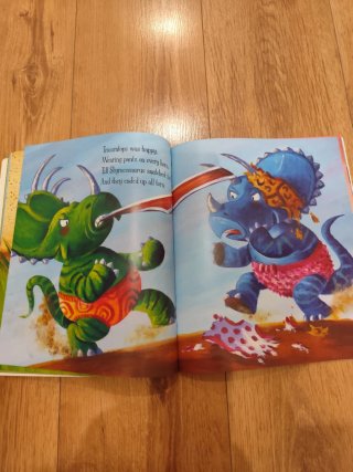 Dinosaurs Love Underpants