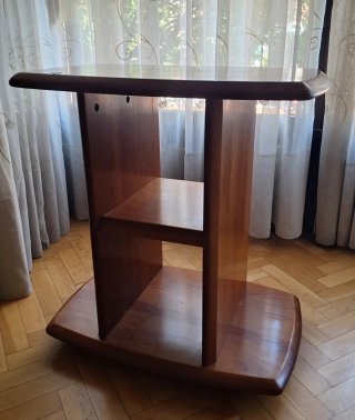 Mesa auxiliar de madera