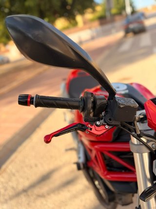 Ducati Monster 696 Roja