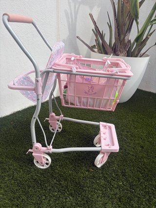 Carrito de compra de juguete rosa de cuevas