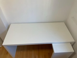 Escritorio blanco en ele adaptable
